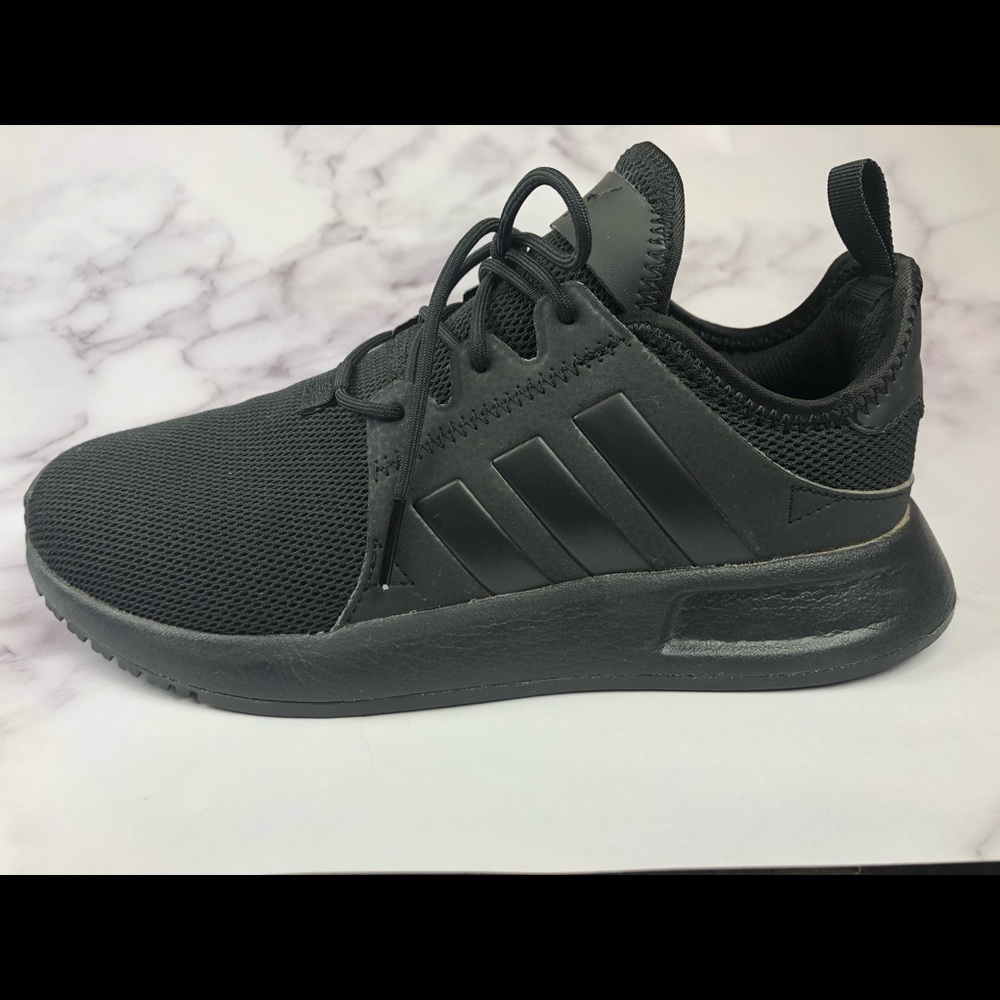 All black Adidas sneakers Women’s size 6/Youth 4